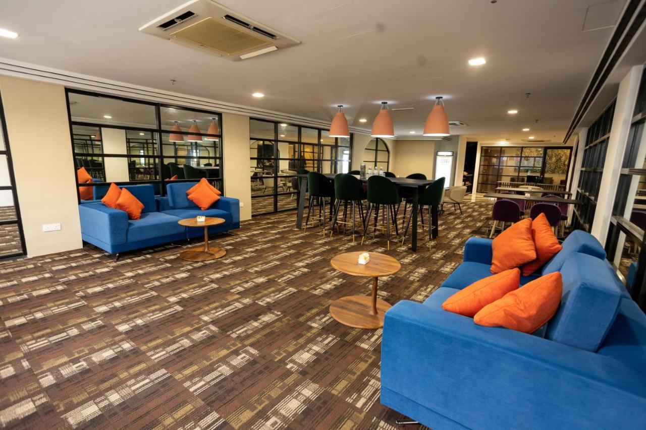 Citrus Hotel Johor Bahru By Compass Hospitality Exterior foto
