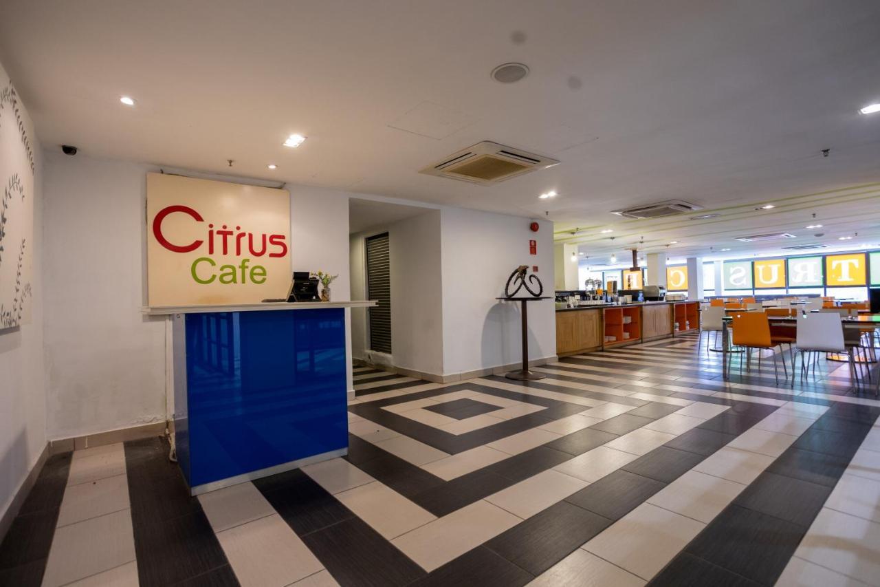 Citrus Hotel Johor Bahru By Compass Hospitality Exterior foto