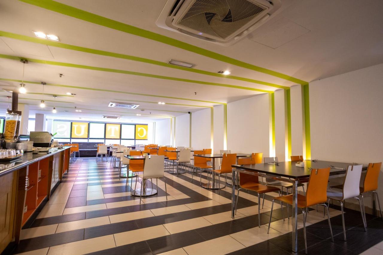 Citrus Hotel Johor Bahru By Compass Hospitality Exterior foto